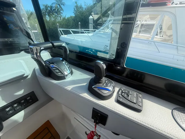  Yacht Photos Pics 2023 REGAL 36 XO - Image 14