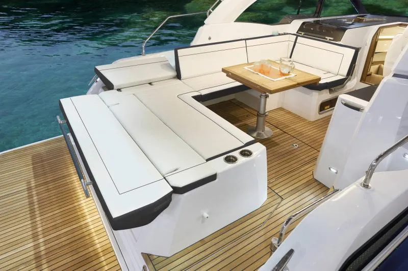 Sea-savvy Yacht Photos Pics Mfr. Image - Cockpit