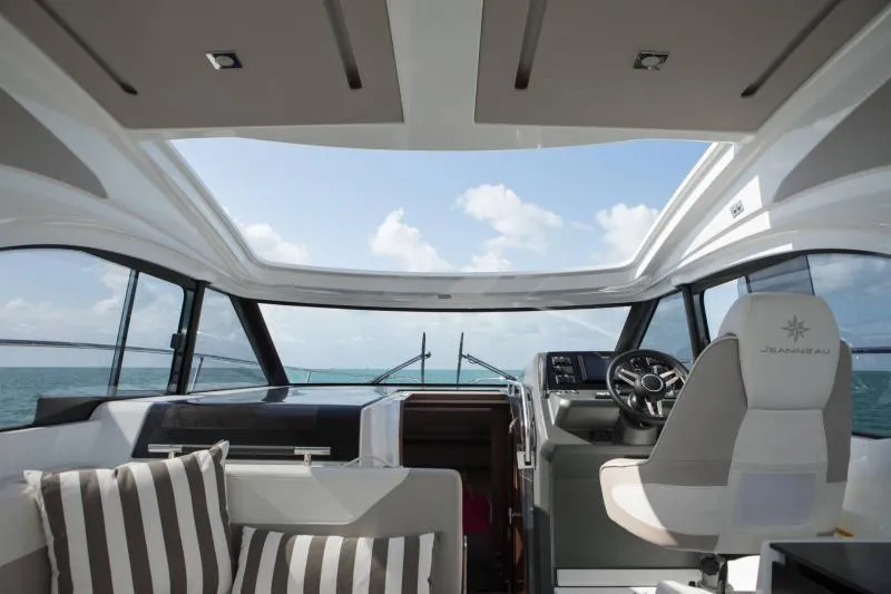 Sea-savvy Yacht Photos Pics Mfr. Pic