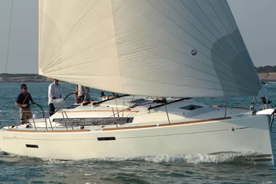 2012 Jeanneau Sun Odyssey 379