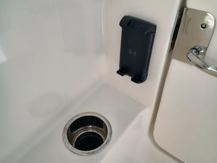 257-155 Yacht Photos Pics 2025 Robalo R257 Dual Console interior with cup holder and phone mount.