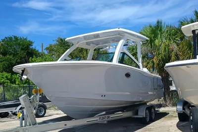 Robalo R257 Dual Console