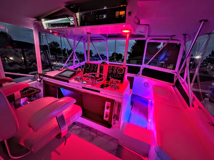 Sunshine State Yacht Photos Pics Interior of 1987 Viking 48 Motoryacht with red lighting.