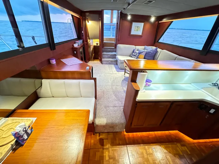 Sunshine State Yacht Photos Pics Interior of a 1987 Viking 48 Motoryacht with cozy seating area.