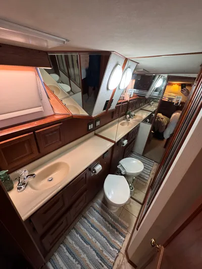 Sunshine State Yacht Photos Pics 1987 Viking 48 Motoryacht bathroom with dual sinks and mirrors.