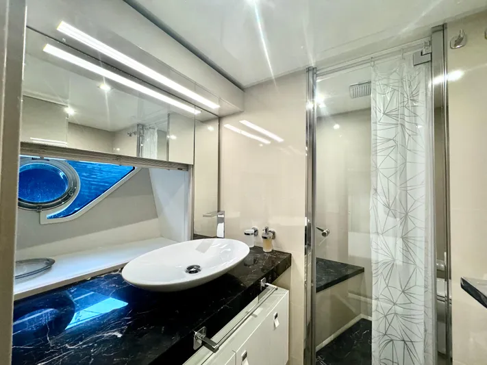 Miotu IV Yacht Photos Pics 