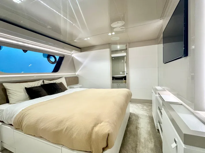 Miotu IV Yacht Photos Pics 