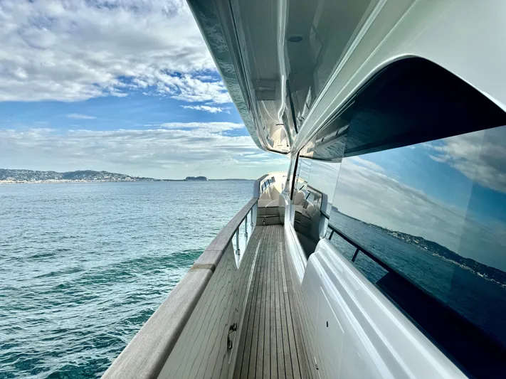 Miotu IV Yacht Photos Pics 