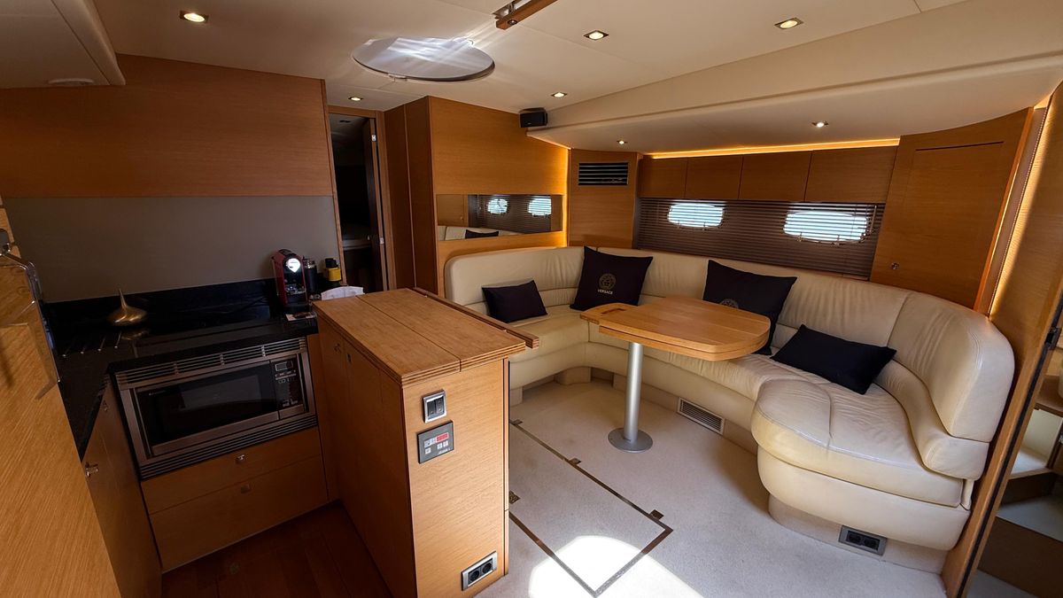 2009 Fairline 52 