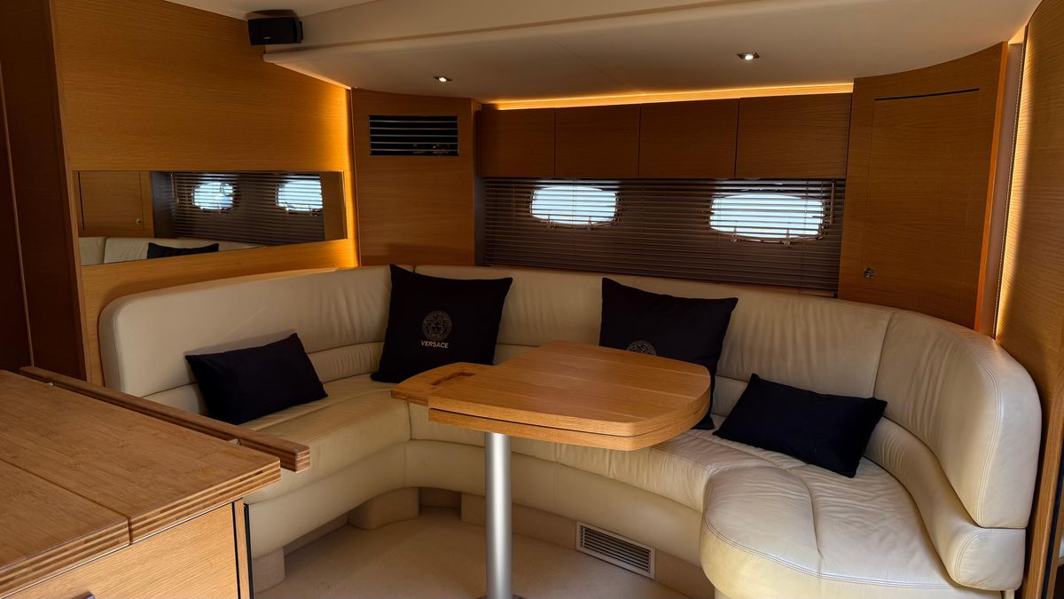 2009 Fairline 52 