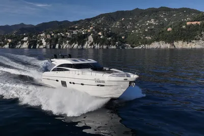2011 Princess V72