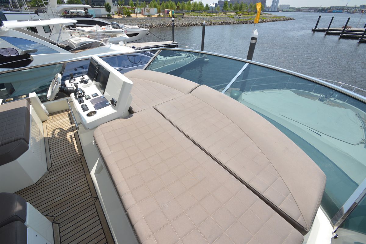 2017 Prestige 63 