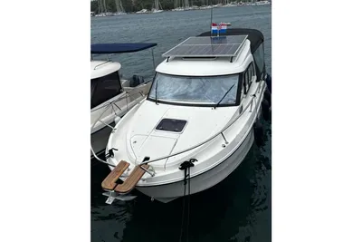 2022 Beneteau Antares 8