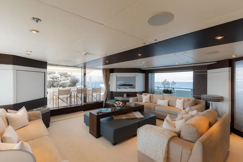 Renegade Yacht Photos Pics Main salon