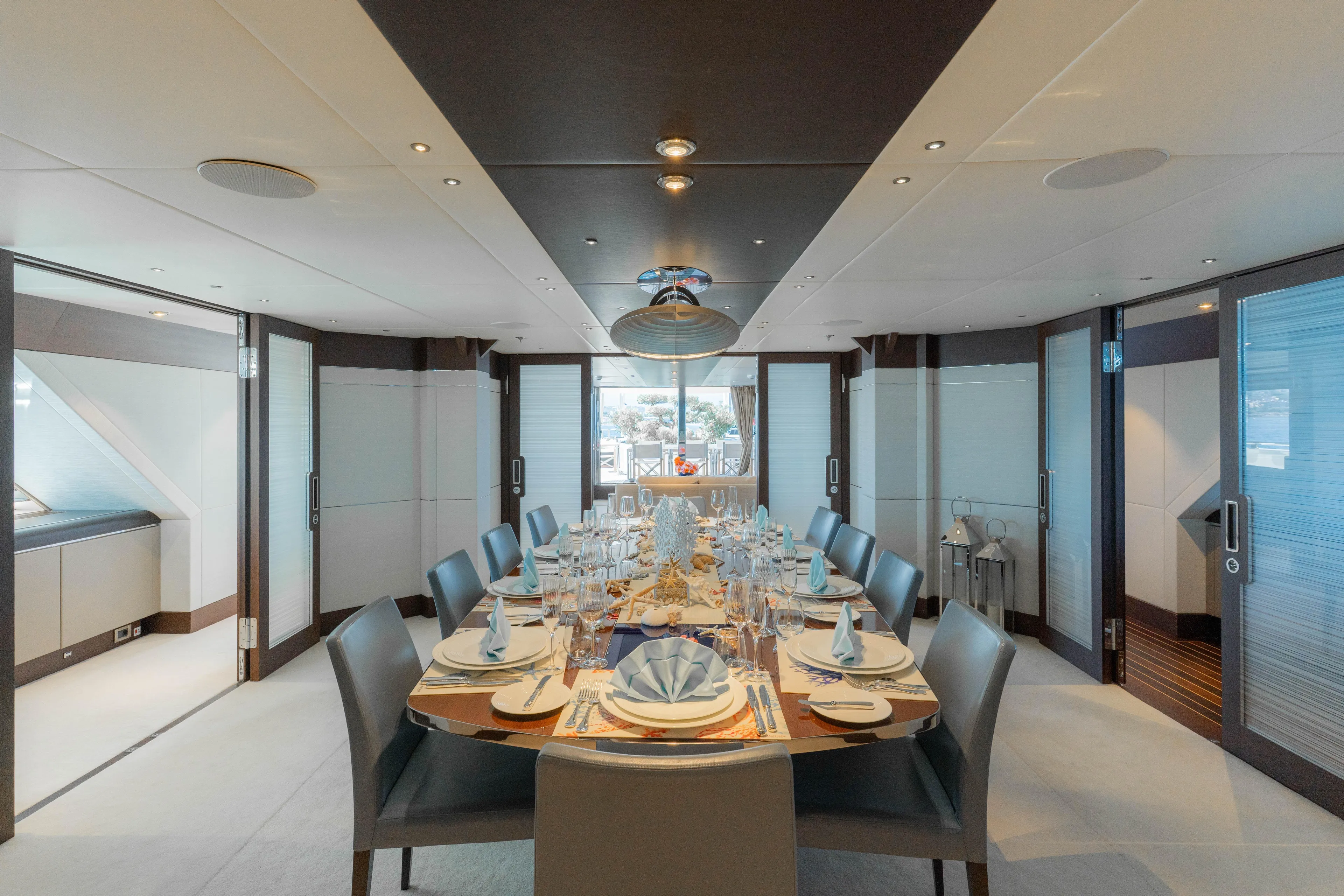 Renegade Yacht Photos Pics Main deck dining