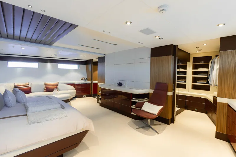 Renegade Yacht Photos Pics Master cabin