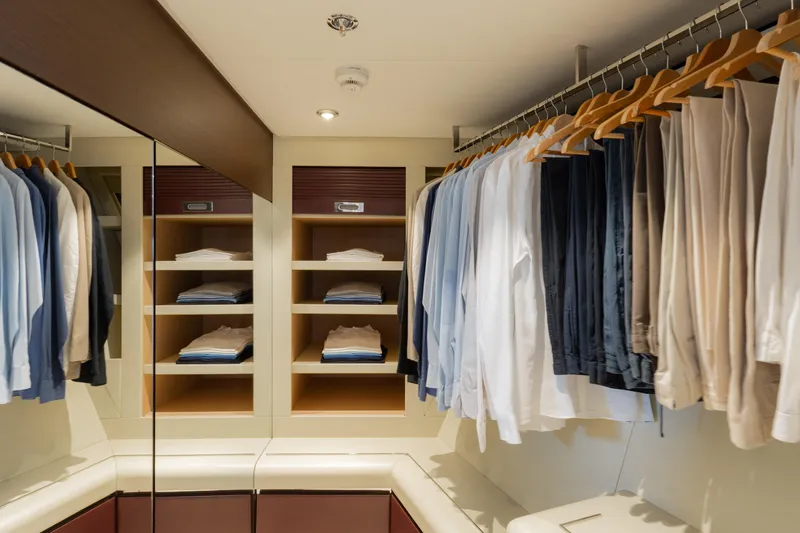 Renegade Yacht Photos Pics Master walkin wardrobe