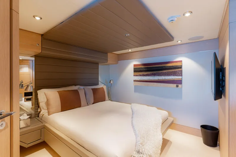 Renegade Yacht Photos Pics Luxurious yacht bedroom interior with modern decor, Lloyds Ships Custom 1992.