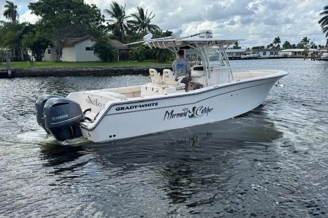  Yacht Photos Pics 2007 Grady-White Bimini 306 boat on water, featuring Yamaha engines, cruising near palm trees.