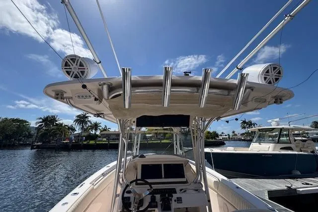  Yacht Photos Pics 2007 Grady-White Bimini 306 boat with fishing rod holders, docked under a clear blue sky.