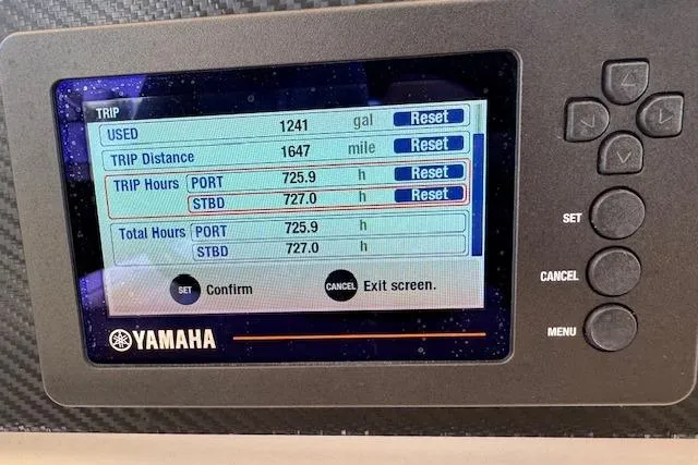  Yacht Photos Pics Yamaha display showing trip data for 2007 Grady-White Bimini 306 boat.
