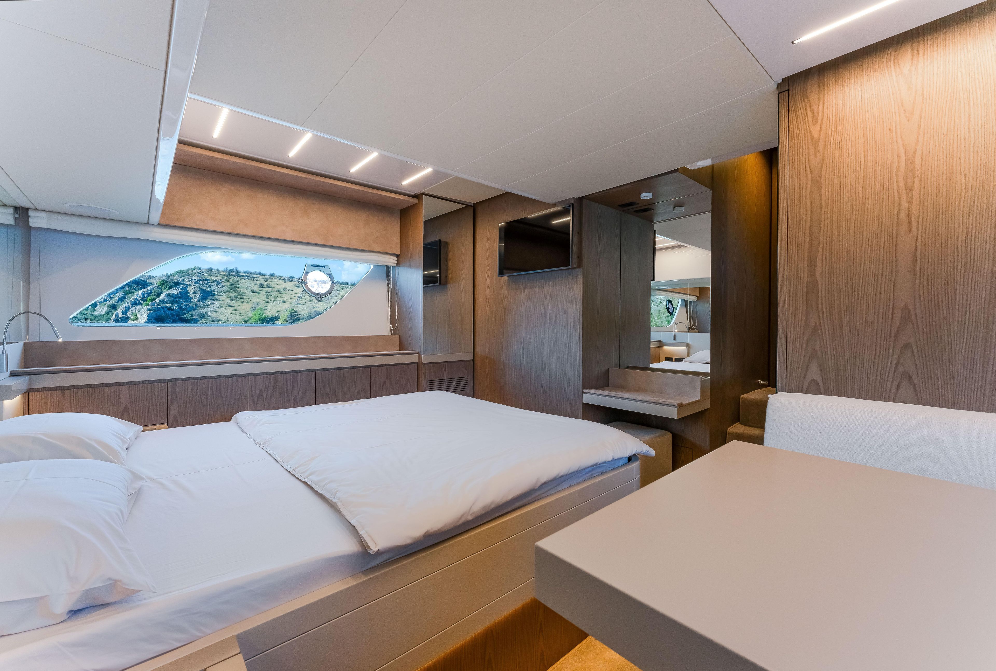 2022 Ferretti Yachts 57 