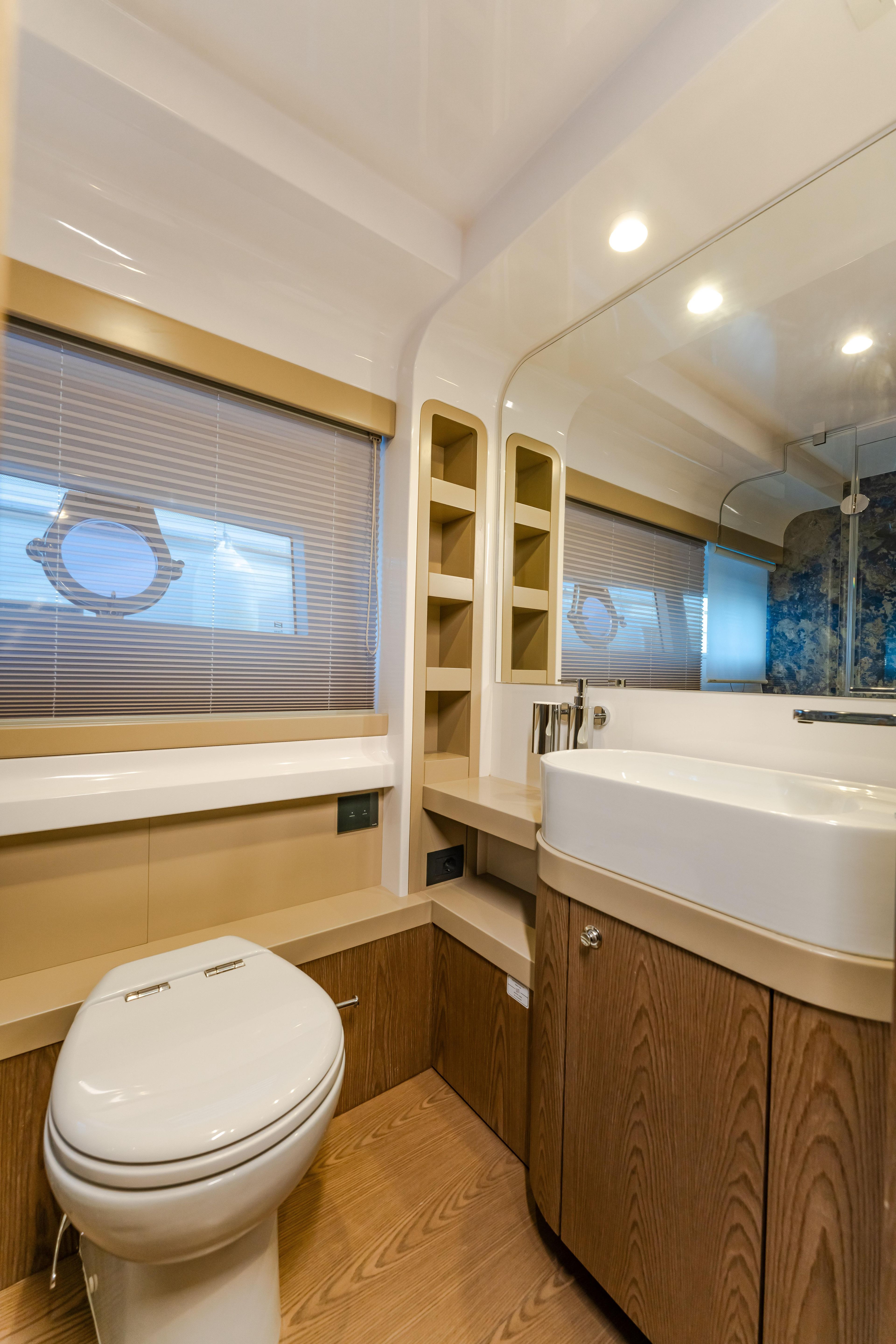 2022 Ferretti Yachts 57 