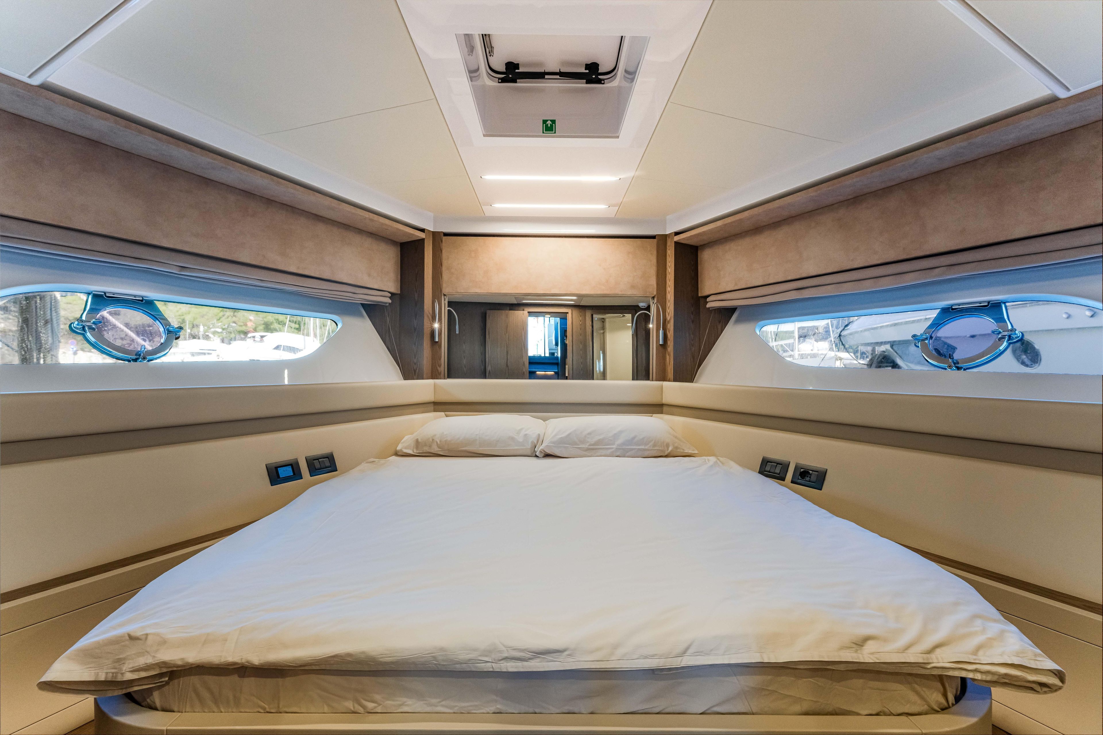 2022 Ferretti Yachts 57 