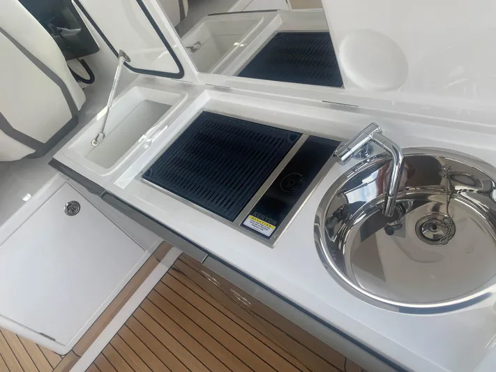 V40157 Yacht Photos Pics 