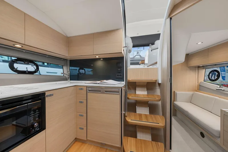 V40157 Yacht Photos Pics 