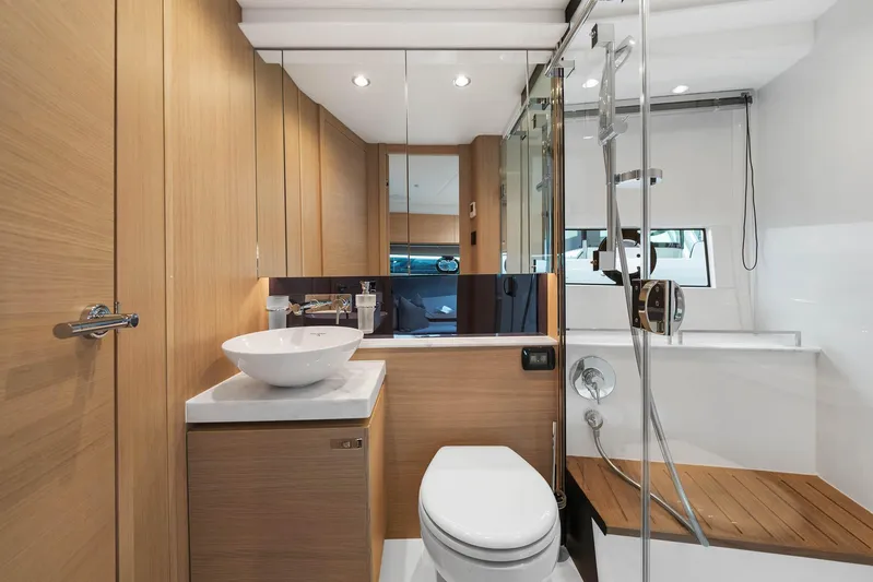 V40157 Yacht Photos Pics 