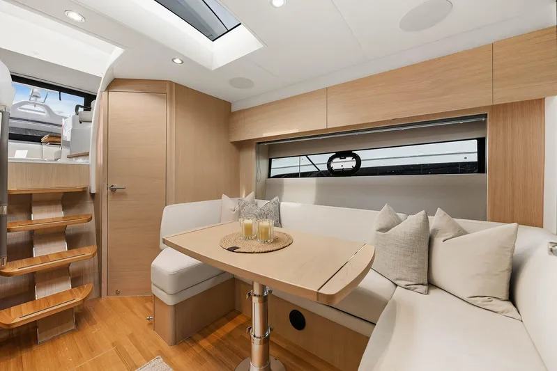 V40157 Yacht Photos Pics 