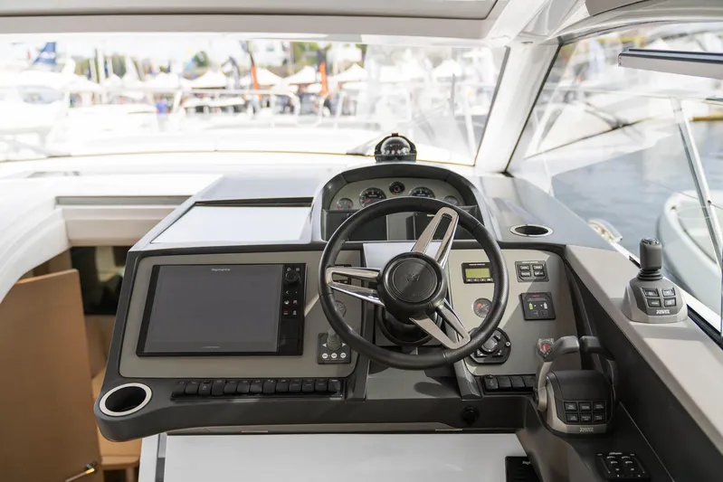 V40157 Yacht Photos Pics 