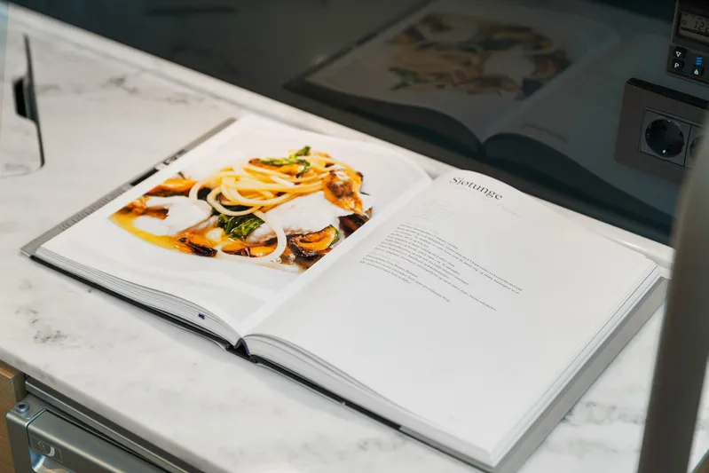 V40157 Yacht Photos Pics 