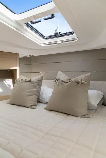 V40157 Yacht Photos Pics 