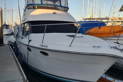 Carver 33 Aft Cabin
