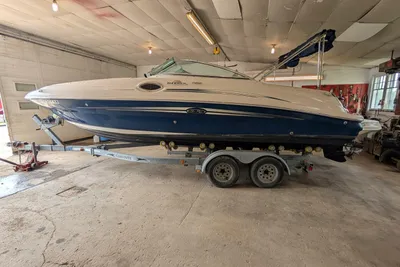 Sea Ray 240 Sundeck