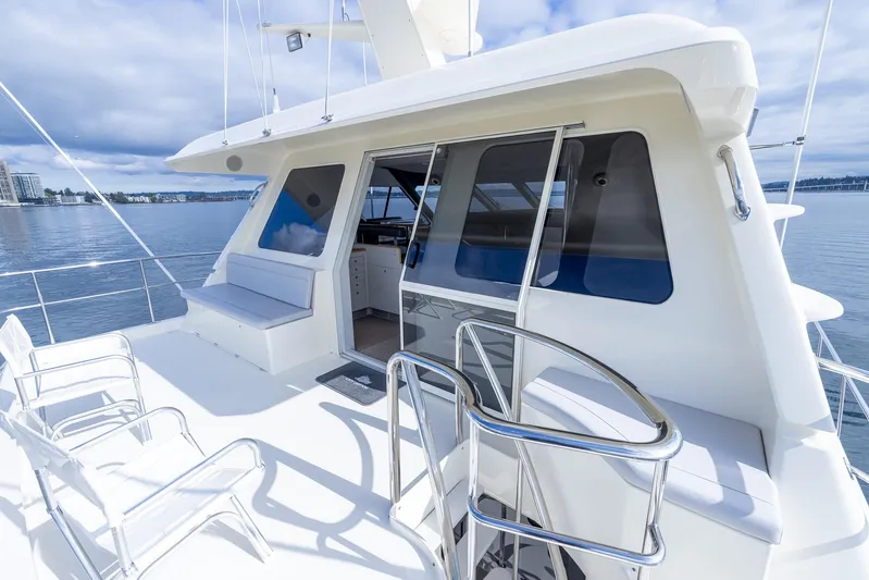 White Lightning Yacht Photos Pics Bridge Deck Aft