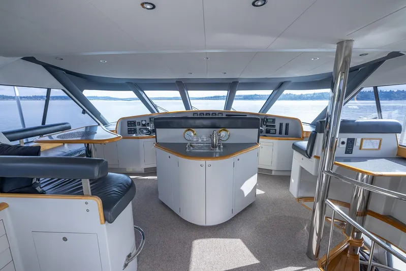 White Lightning Yacht Photos Pics Bridge