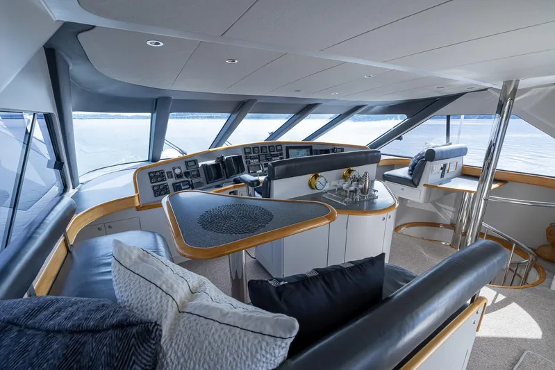 White Lightning Yacht Photos Pics Bridge