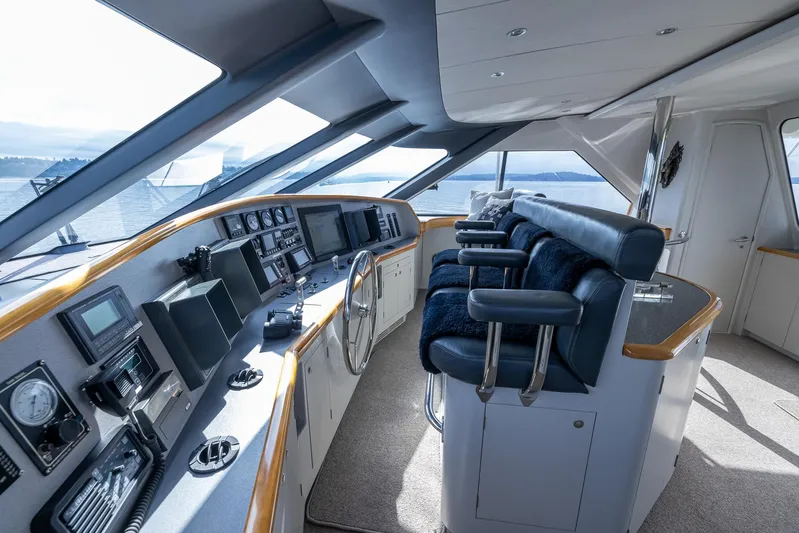 White Lightning Yacht Photos Pics Bridge