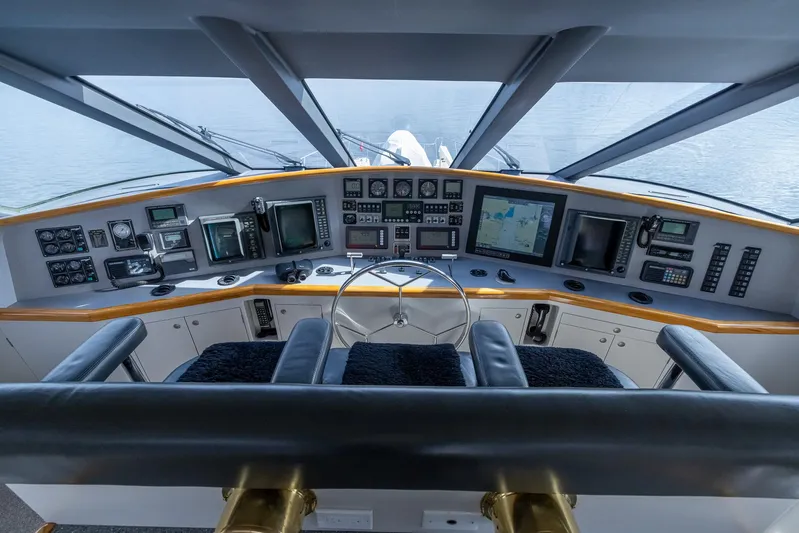 White Lightning Yacht Photos Pics Bridge