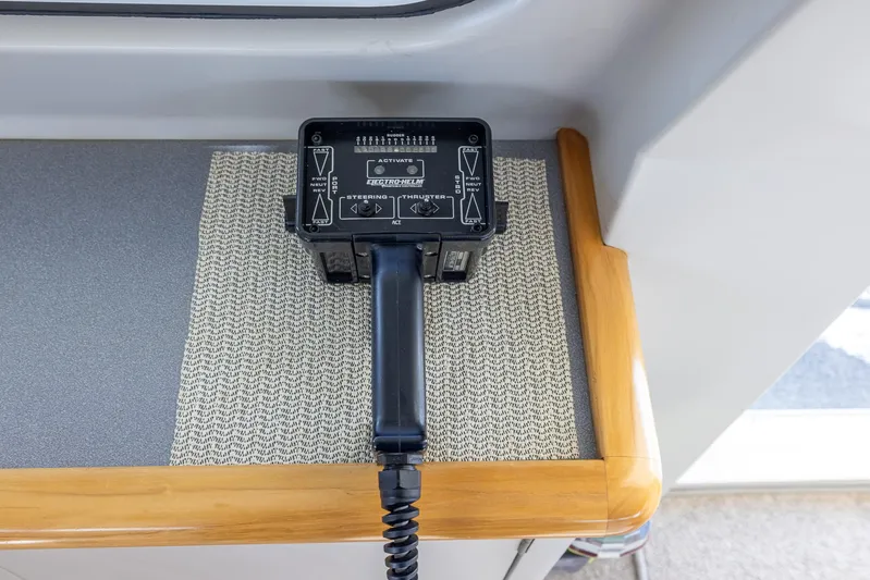 White Lightning Yacht Photos Pics Bridge Remote steering station