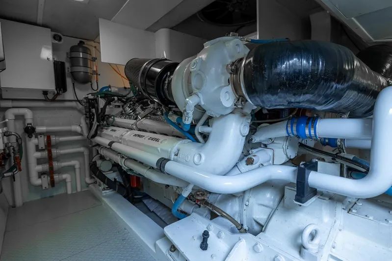 White Lightning Yacht Photos Pics Engine Room