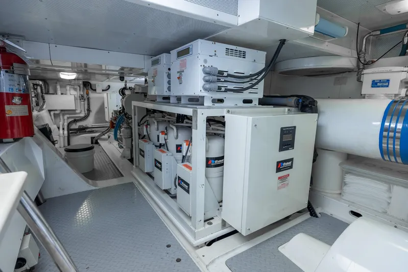 White Lightning Yacht Photos Pics Engine Room