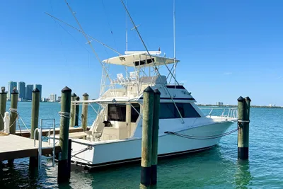 1990 Viking 43 Convertible