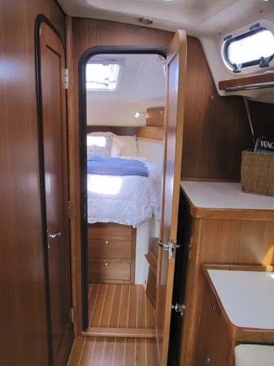 Hurkle Durkle Yacht Photos Pics Interior of 2024 Catalina 385 sailboat, featuring cozy wooden cabin and comfortable bedding.