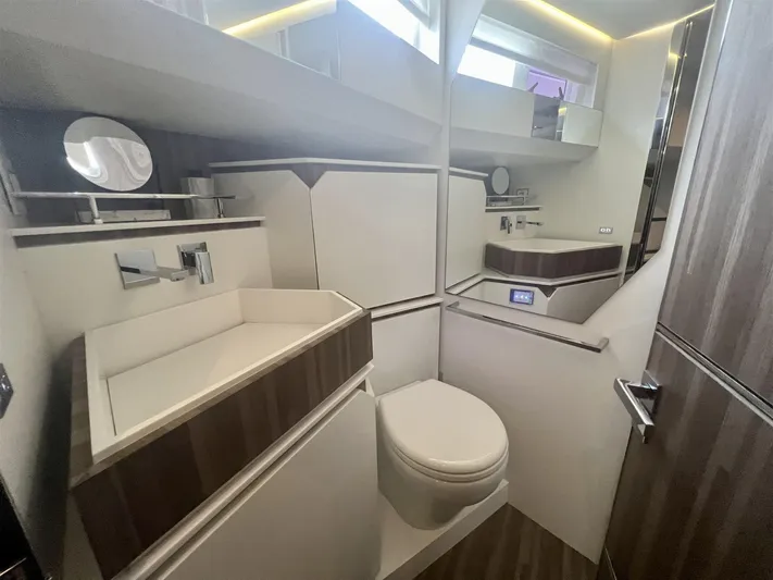  Yacht Photos Pics EVO YACHTS R6 - D YACHTS