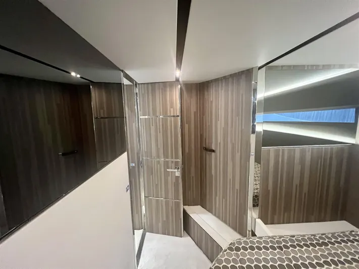  Yacht Photos Pics EVO YACHTS R6 - D YACHTS