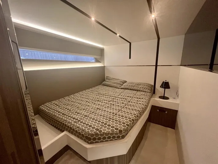  Yacht Photos Pics EVO YACHTS R6 - D YACHTS